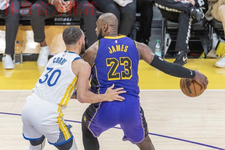 库里狂刷22分带领勇士客场大胜 集多项神迹再度闪光