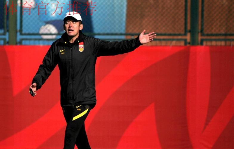 杨晨寄语弟子:进军世少赛,未来挑大梁 杨晨寄语弟子:进军世少赛,未来挑大梁